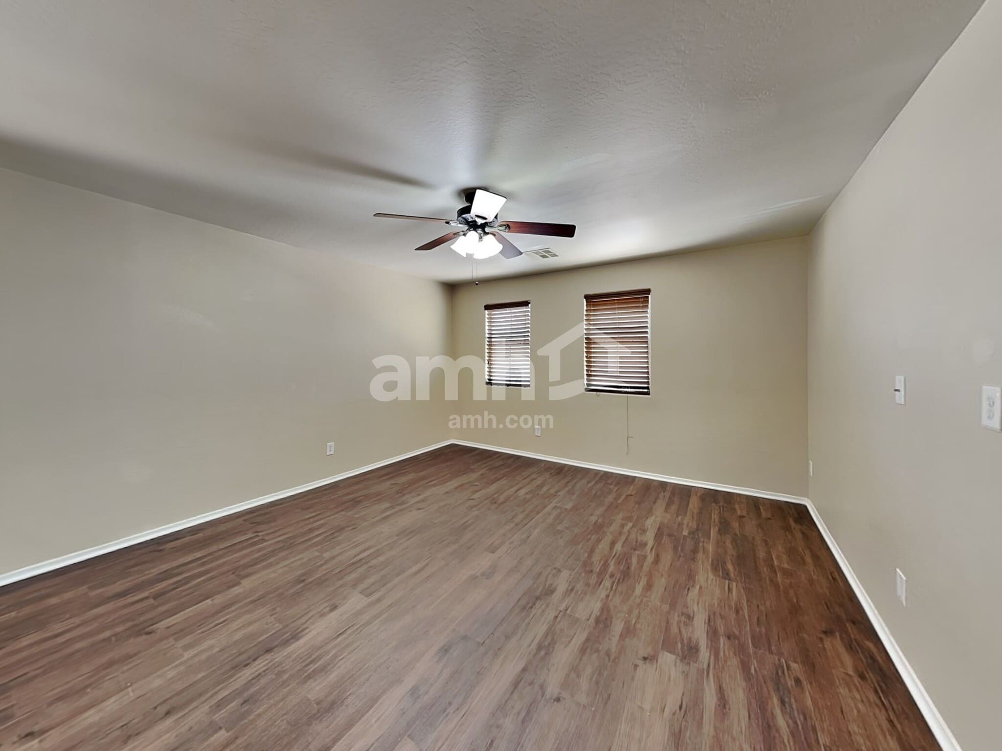 Building Photo - 2422 W Hunter Ct