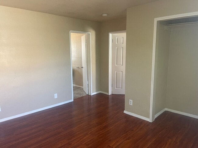 Building Photo - Wonderful Stand Alone Home