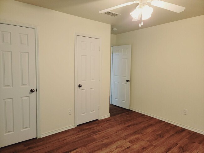 Building Photo - Spacious 3/2/2 in Frenship