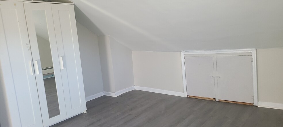 3rd fllo spacious with closet - 84 S Union Ave