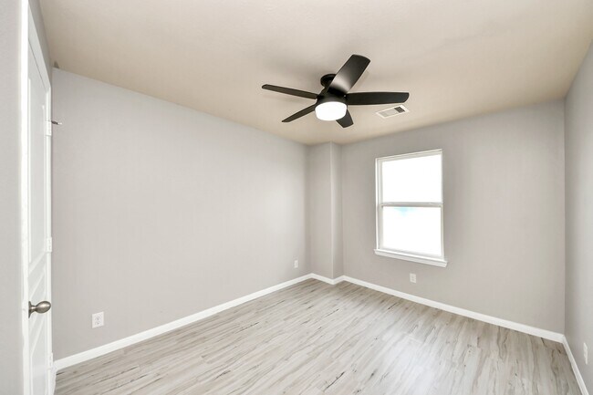 Building Photo - 7515 Morgan Ranch Tr