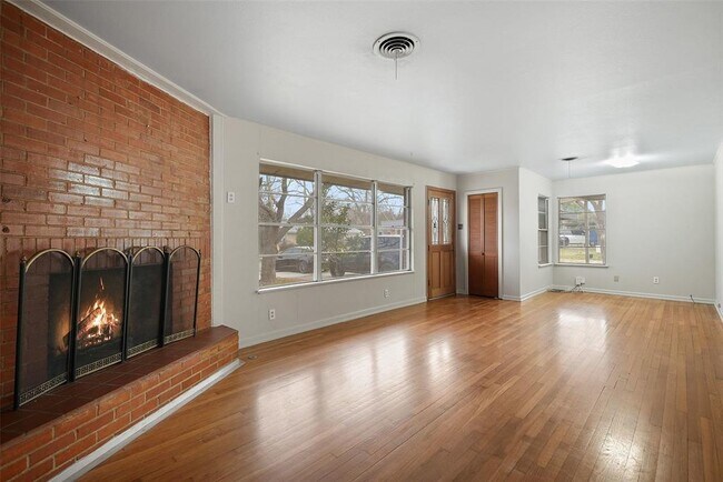 Building Photo - 904 Neans Dr