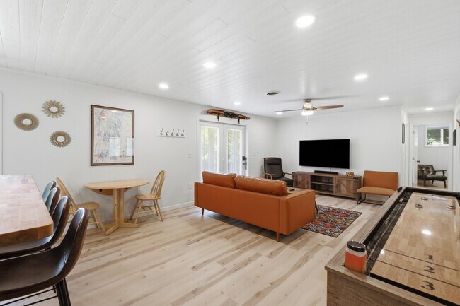 Building Photo - 1114 Buzzard Roost Rd