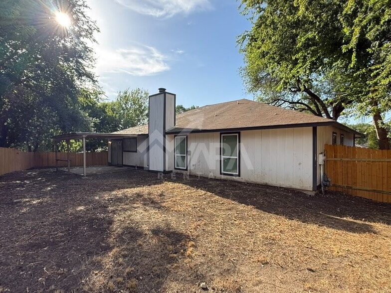 Building Photo - 5826 Lake Wind
