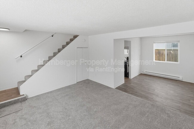 Building Photo - 2011 E Desmet Ave