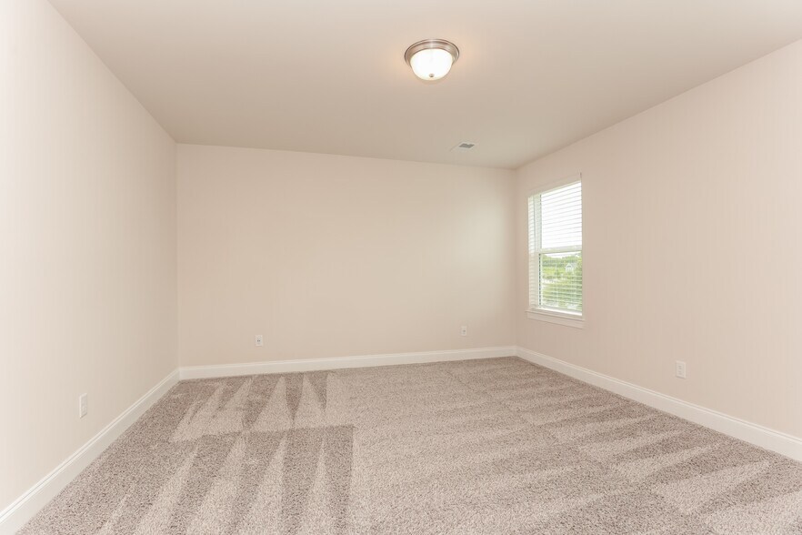 Building Photo - 906 Ridge Ln