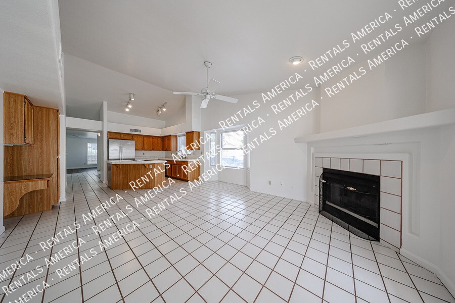 Building Photo - 15831 N 6th Ave