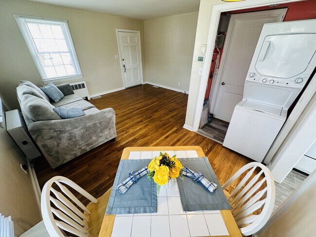 Building Photo - One-level, Partially Furnished Condo!