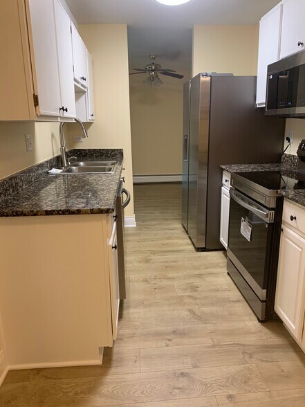 Building Photo - 1813 Hemlock Pl