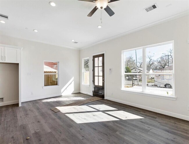 Building Photo - 5105 Malmedy Rd