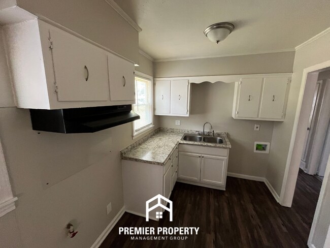 Building Photo - Charming 3BR/1BA Memphis Rental with Hardwood Floors & Open Kitchen!