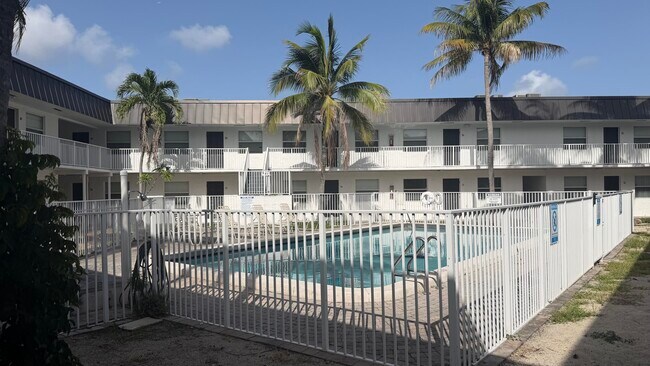 Building Photo - 1470 N Dixie Hwy