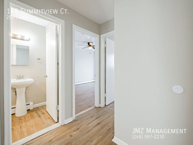 Building Photo - 168 Summit View Ct