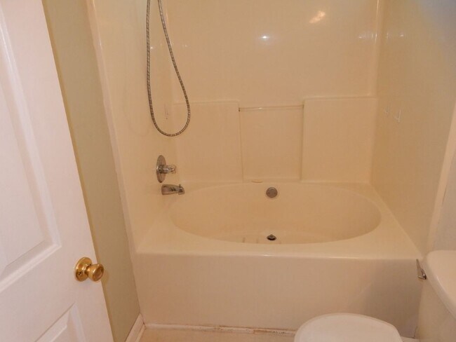 Building Photo - 502 Bloomfield Ct