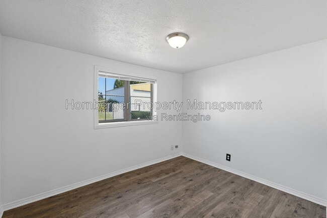 Building Photo - 1103 E Joseph Ave