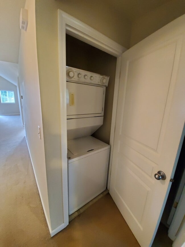 Building Photo - Lovely Townhome in North Gilham!