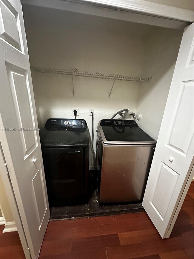 Building Photo - 2818 SE 15th Rd