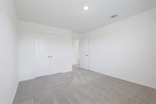Building Photo - 323 Mineral Springs Dr