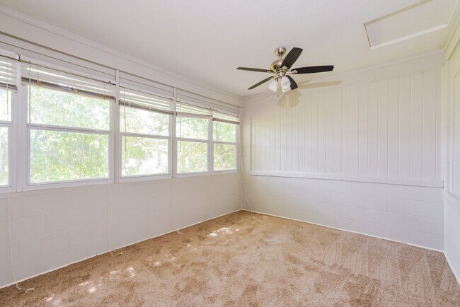 Building Photo - 321 W Dicie Ave