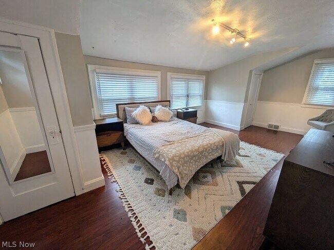 Building Photo - 1902 Harding Dr