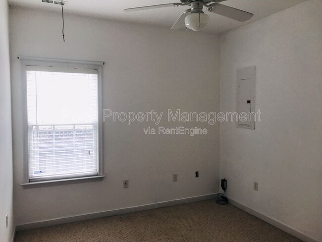 Building Photo - 1903 Elmsmere Ave