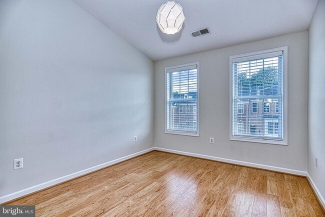 Building Photo - 208 Croft Square