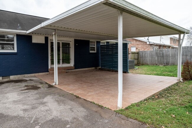 Building Photo - 514 Continental Dr