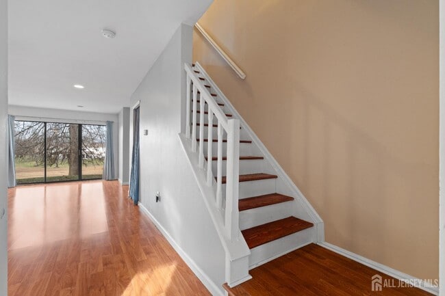 Building Photo - 13 Pear Tree Ln