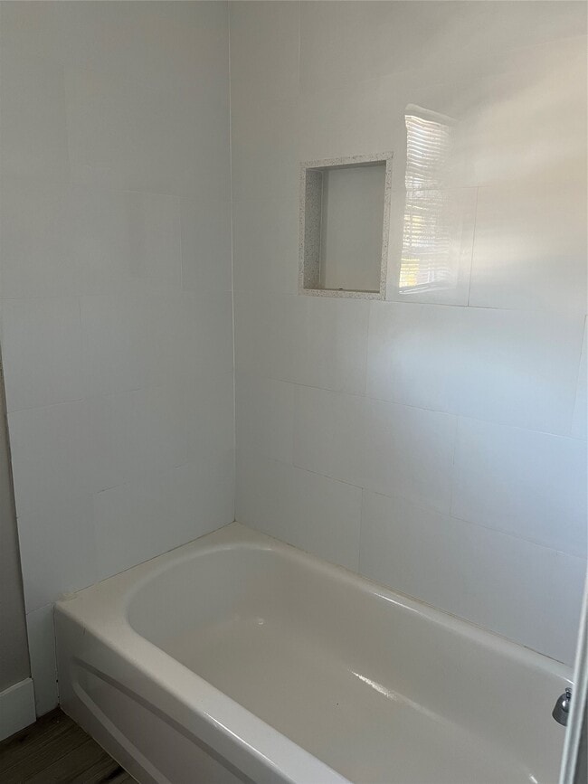 Building Photo - 511 Commerce St