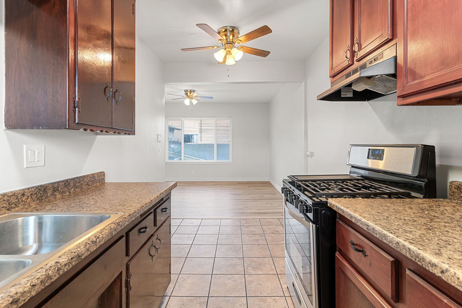 Building Photo - 621 Cerritos Ave