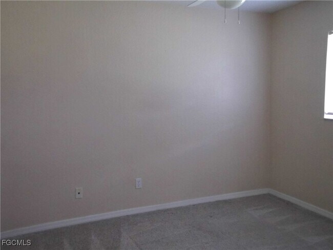 Building Photo - 845 Wolverine St E