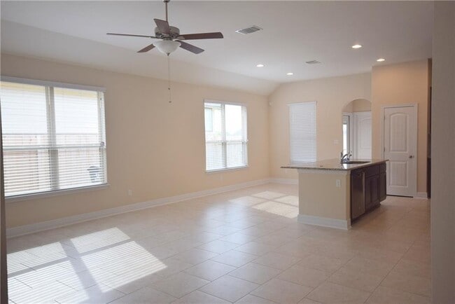 Building Photo - 420 Blue Waterleaf Ln