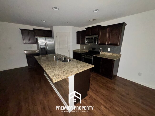 Building Photo - Beautiful 3BR/2.5BA Bessemer Home with Granite Kitchen, Fireplace & Covered Patio