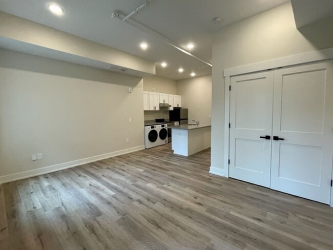 Interior Photo - 730 Leonard