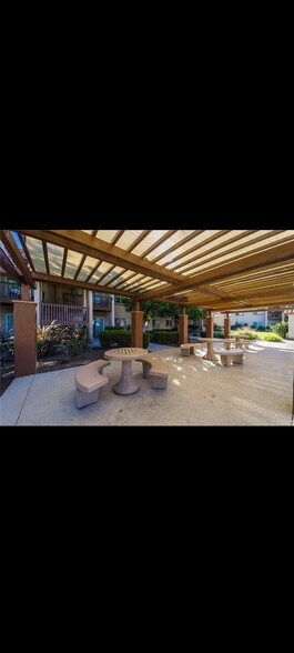 Building Photo - 180 Chambers St