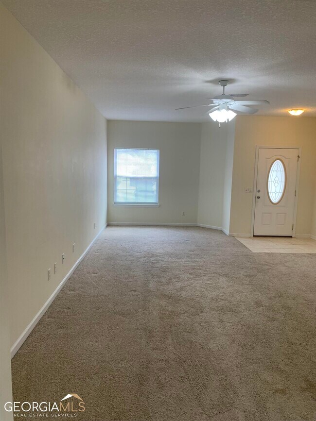 Building Photo - 211 Royal Palms Ave