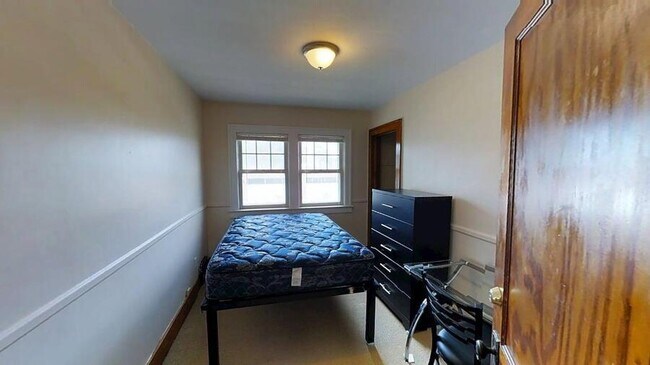 Building Photo - 1501 S State St