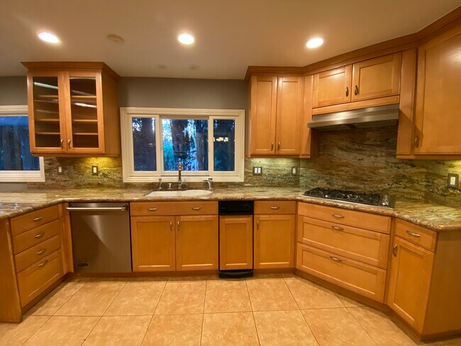 Building Photo - 10408 Summer Holly Cir