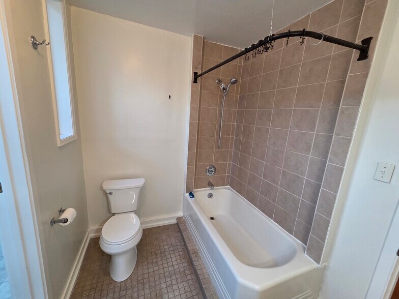 Building Photo - 3916 Quigley St