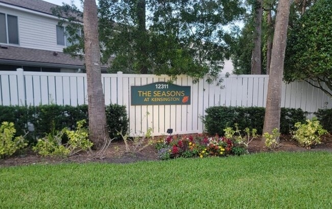 Building Photo - 12311 Kensington Lakes Dr
