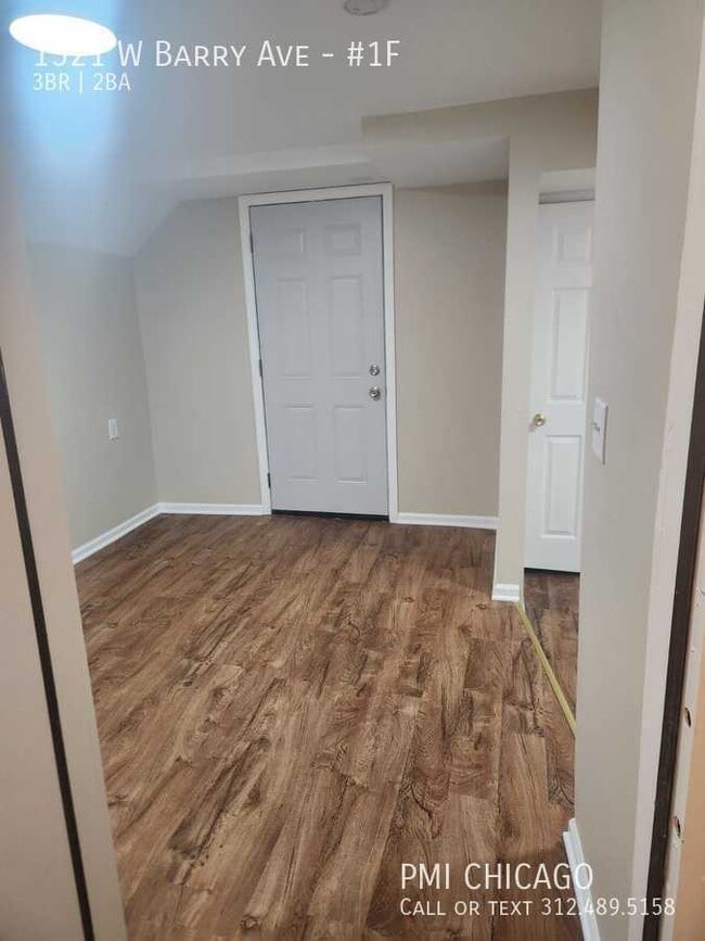 Building Photo - 1521 W Barry Ave