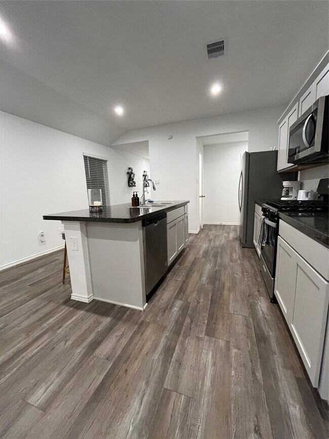 Building Photo - 5446 Wyndham Rdg Ln