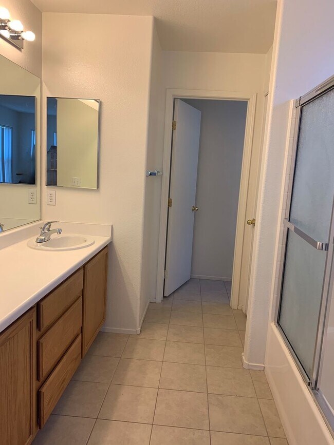 Building Photo - TWO STORY 4 BED 2.5 BATH HOME IN THE CACTUS SPRINGS GATED COMMUNITY