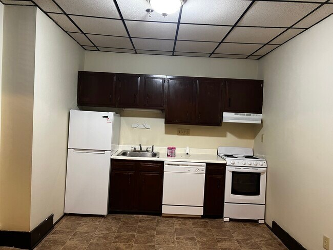 Building Photo - Main Street Marlborough Apartments