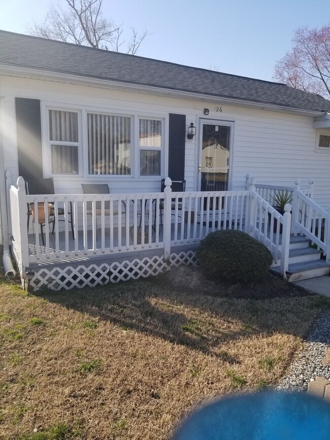 Building Photo - 126 Nelson Dr