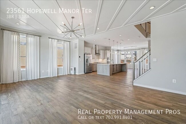 Building Photo - 23561 Hopewell Manor Terrace