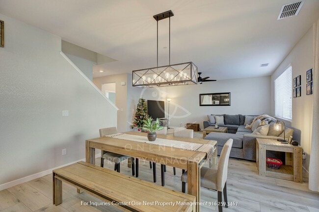 Building Photo - Stunning 4-bedroom, 3-bathroom Home in the heart of Lincoln!