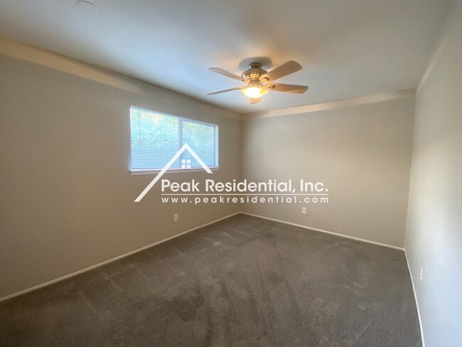 Building Photo - Charming 3 bd/2 ba Orangevale Home with RV...