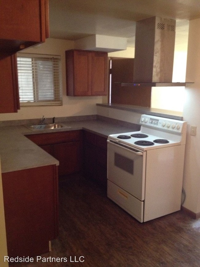 Building Photo - Carol Apartments