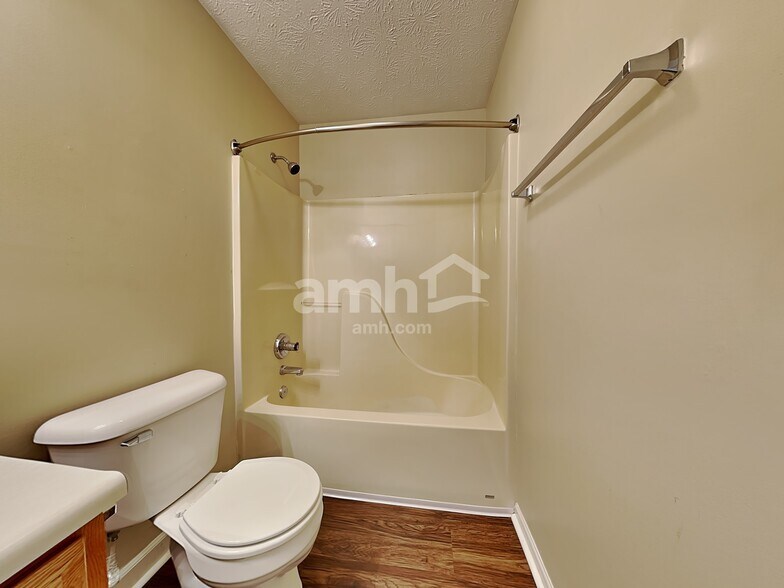 Building Photo - 408 N Shore Ct